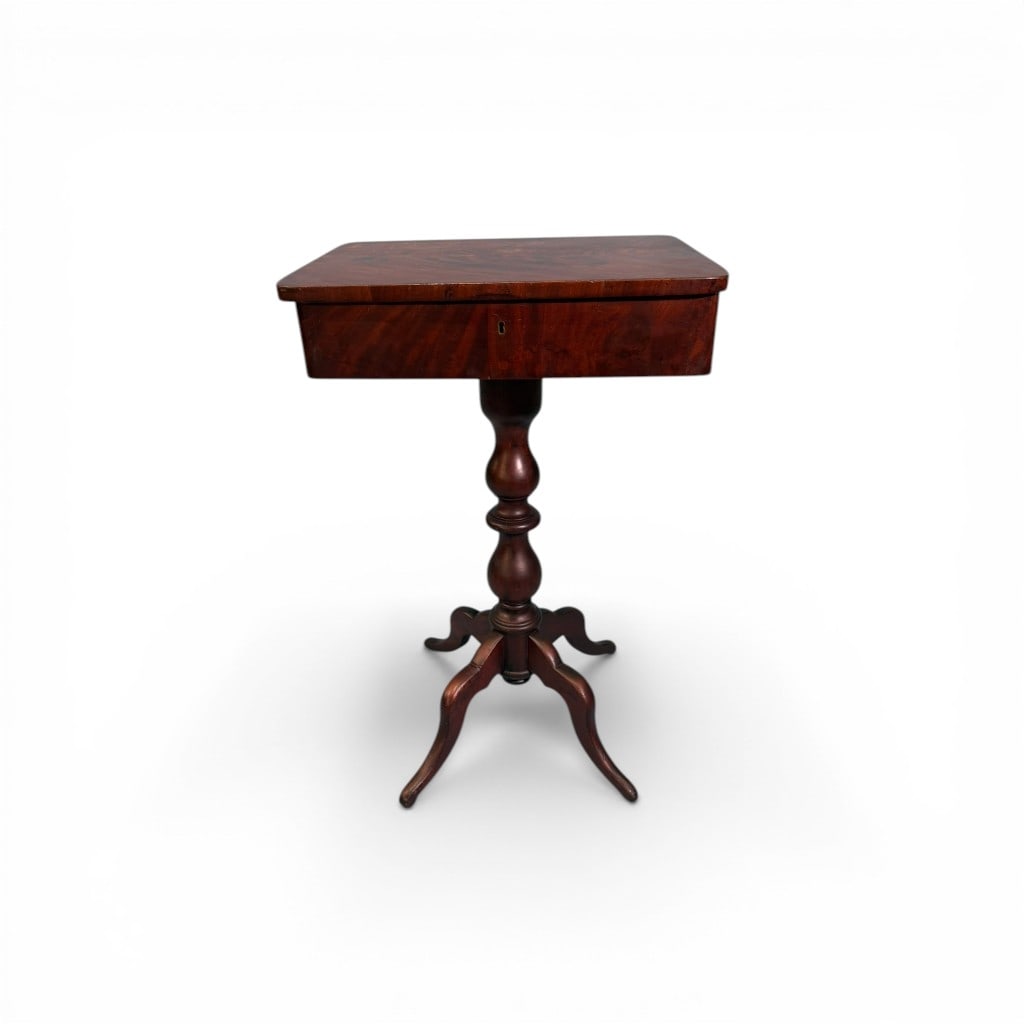 American Mahogany Work Stand / Lift-Top Desk, Mid-Atlantic, early 19th century (1 of 3)