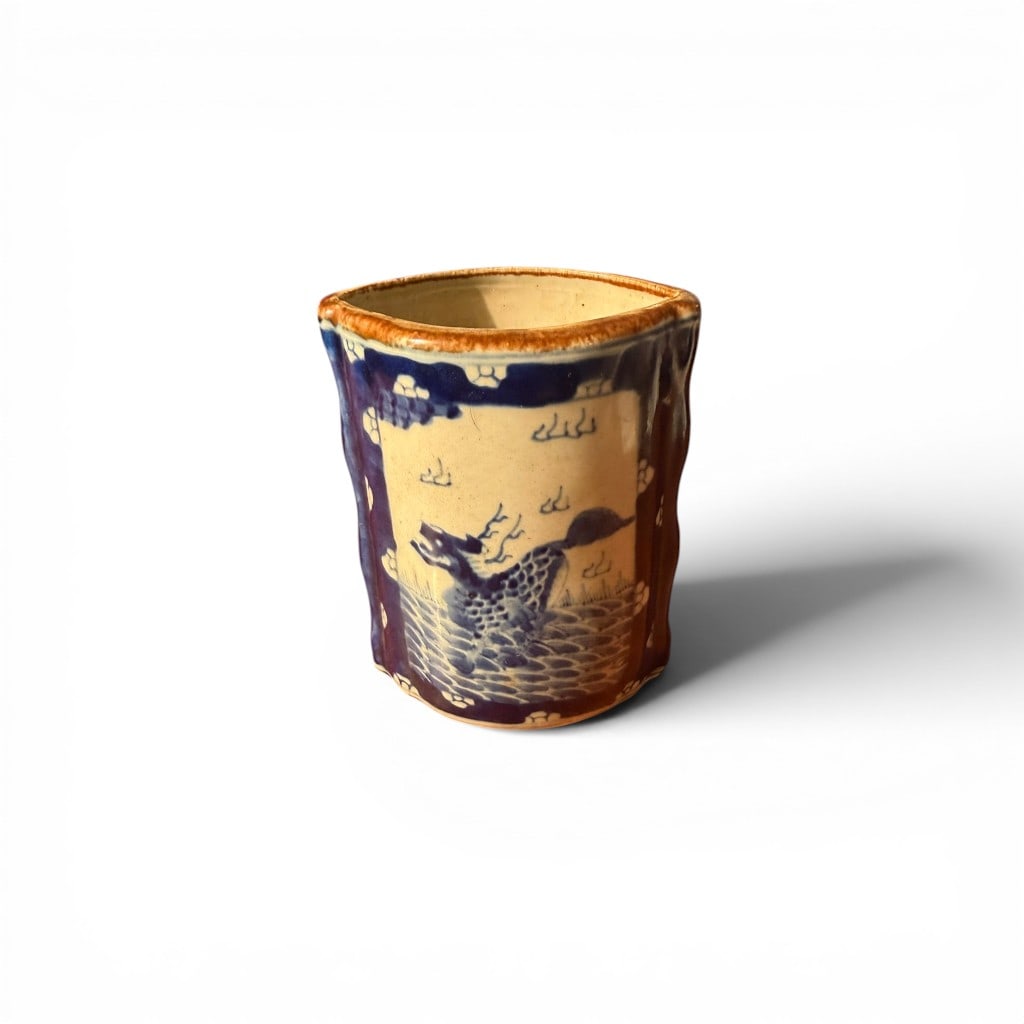 Japanese Arita Blue and White Porcelain Brush Pot, Edo Period: A finely potted Japanese Arita blue and white porcelain brush pot of gently lobed square form, decorated in underglaze cobalt with alternating figural and landscape panels. One side depicts a lively