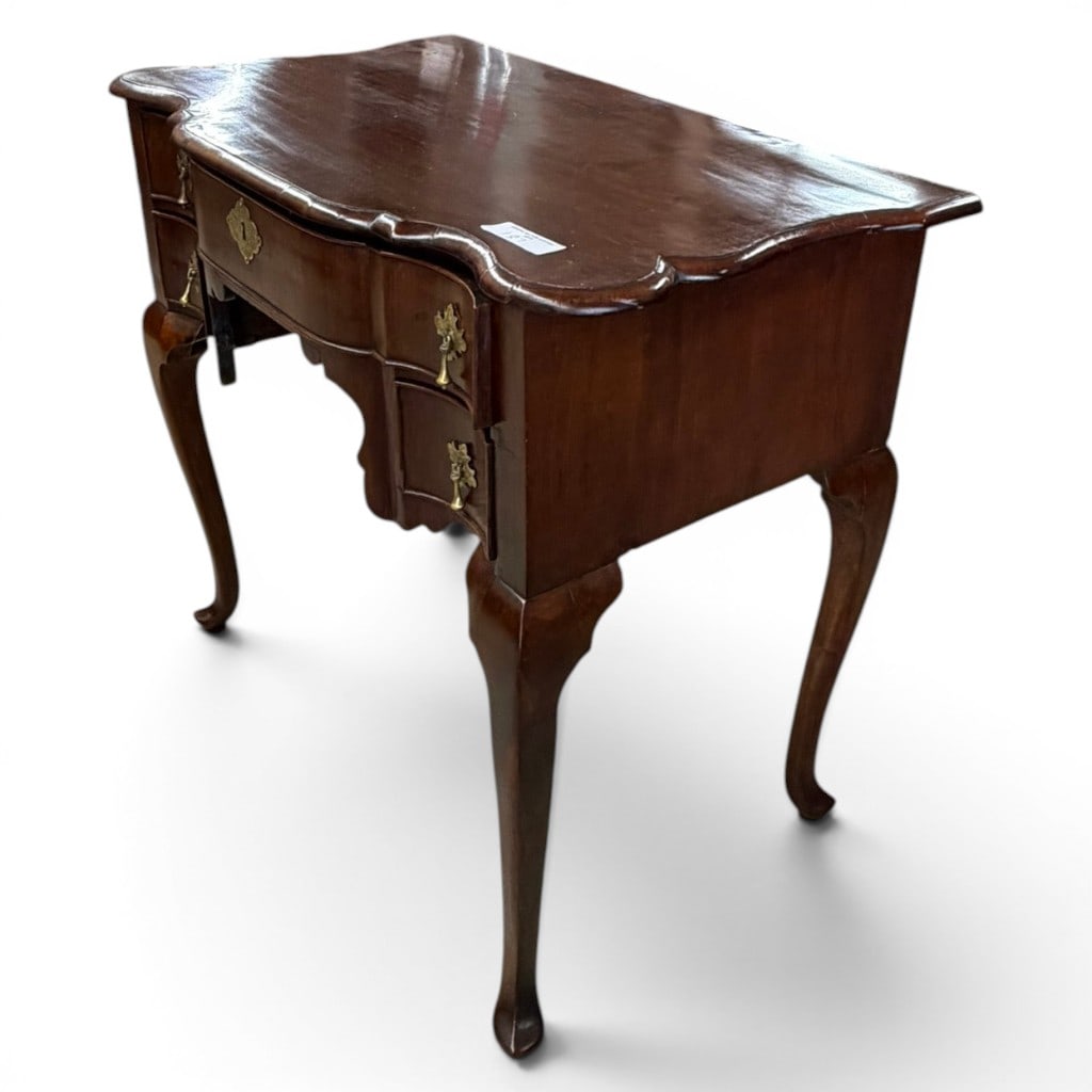 Pennsylvania Chippendale Lowboy Dressing Table - 3