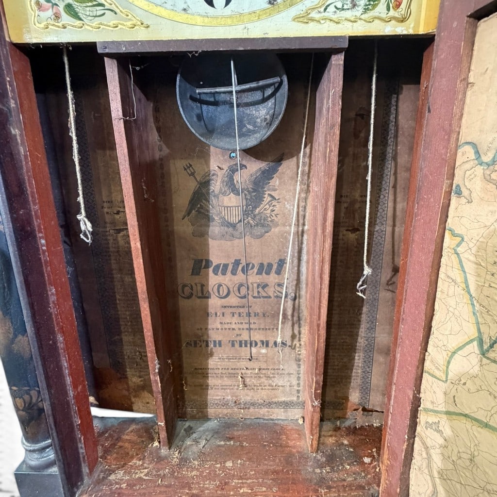 Stenciled Pillar and Splats Shelf Clock - 5