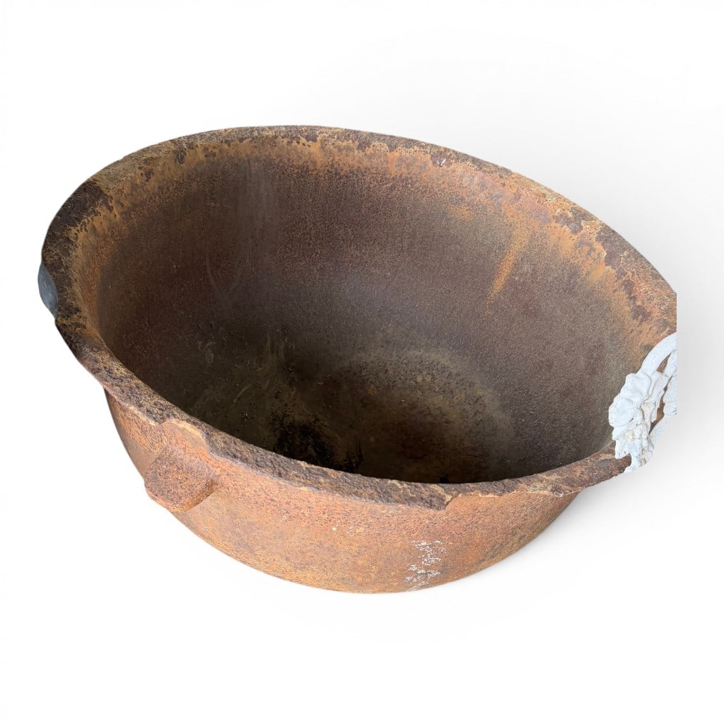 Large Cast Iron Cauldron (1 of 1)