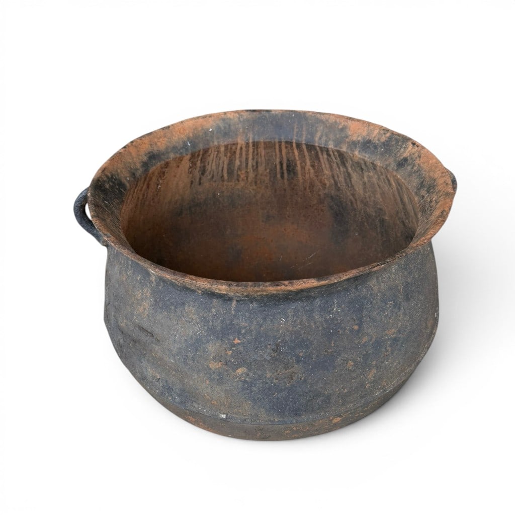 Cast Iron Cauldron (1 of 2)