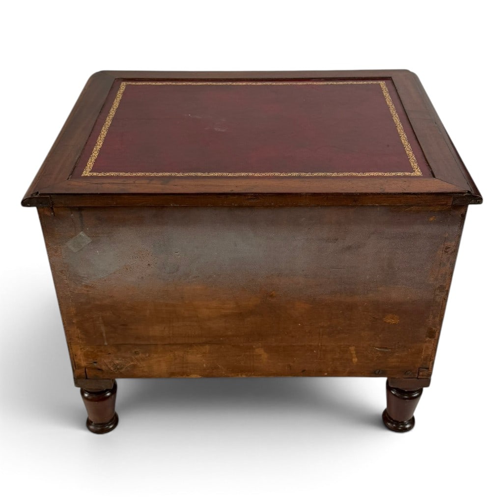American Classical Mahogany Bedstep Commode - 9