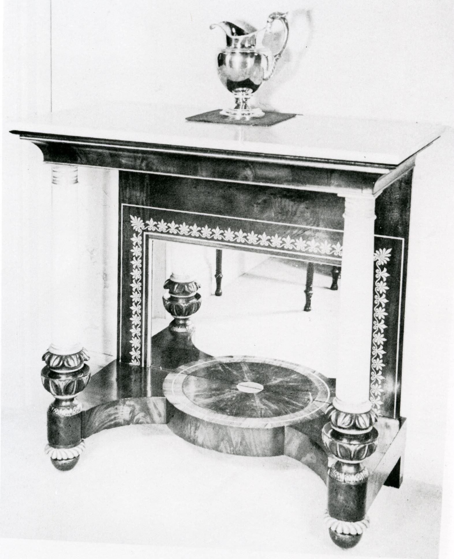 Quervelle Attributed Classical Pier Table - 10