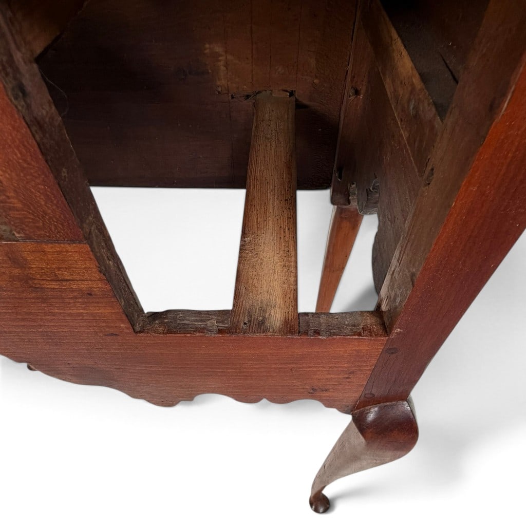 Queen Anne Walnut Dressing Table - 10