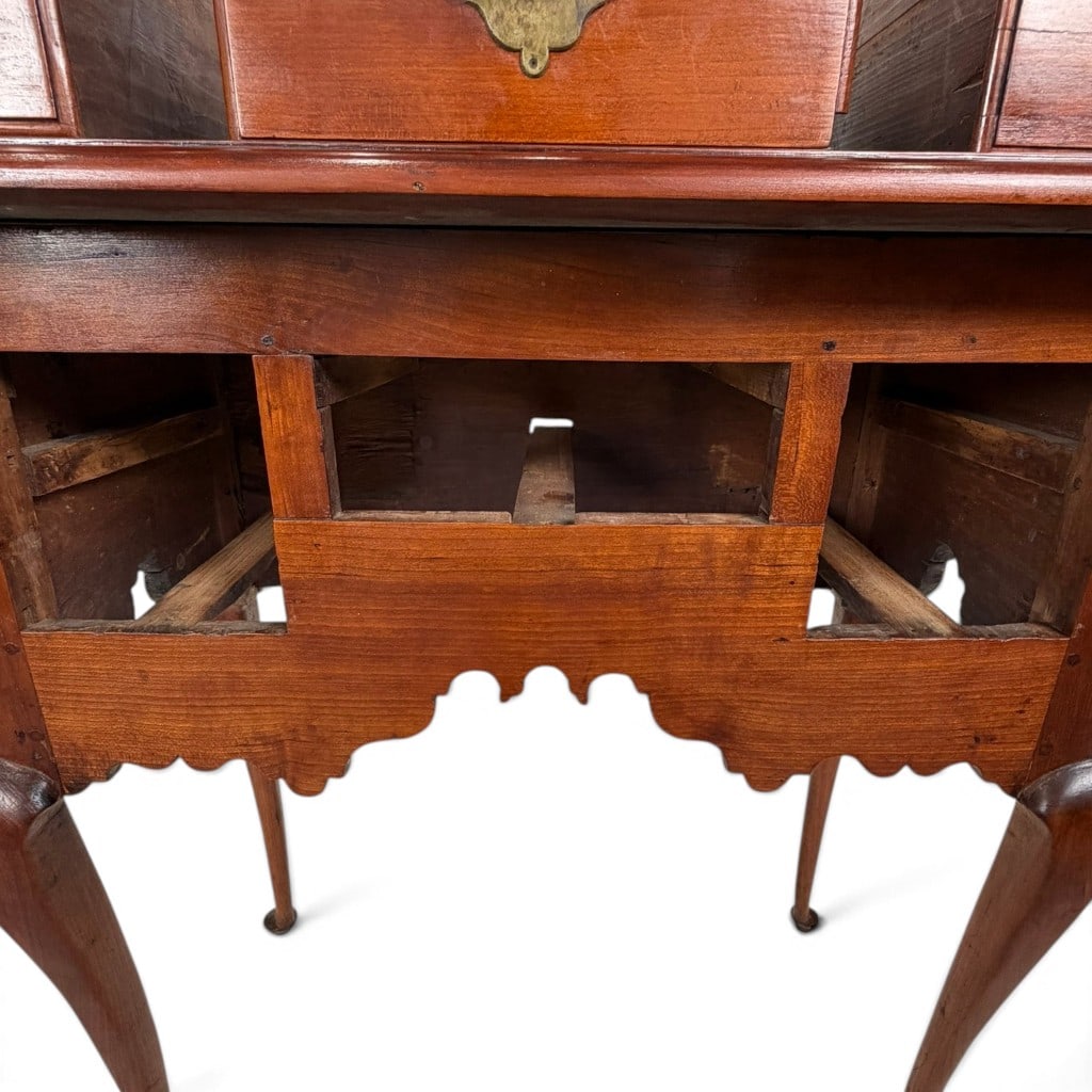 Queen Anne Walnut Dressing Table - 9