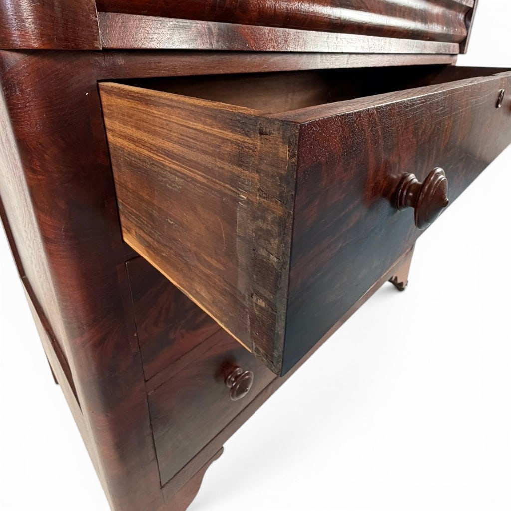 Attr.Thomas Day Dressing Bureau - 6