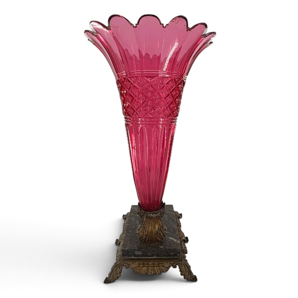 Pink Glass Eagle-Mounted Cornucopia Vase - 6
