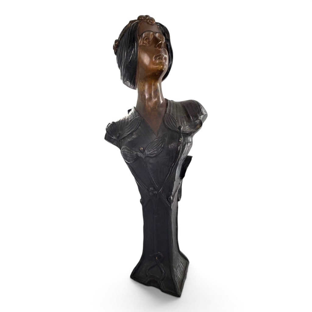 Art Nouveau Patinated Bronze Bust: Origin: Continental European style Date: Early 20th century Period/Style: Art Nouveau, with Art Deco influence Materials: Patinated bronze Form: Large female bust on an integral pedestal Descriptio