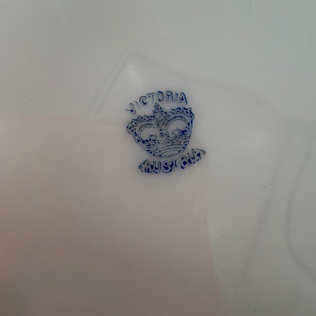Three Victorian Ceramic Display Pieces - 8