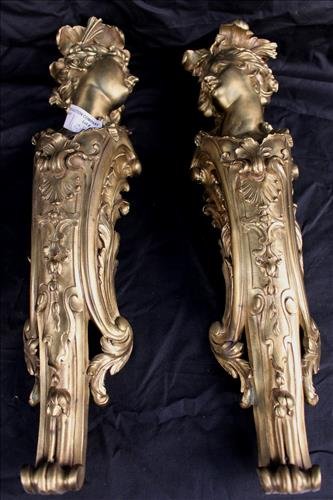 Pair of bronze corner mounts: Pair of bronze corner mounts