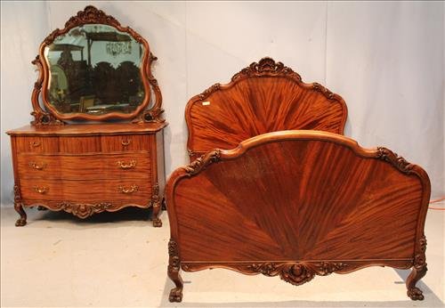Mahogany 2 piece bedroom suit with carved crown (1 of 7)