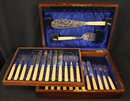 Victorian cutlery set with ivory handles (1 of 2)