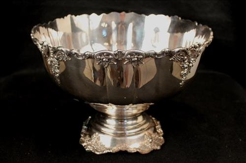 Wallace footed silver-plate punch bowl (1 of 3)