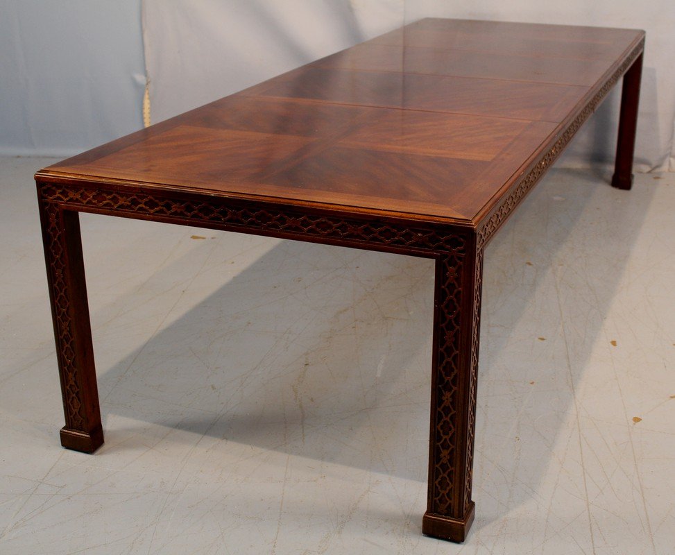 Contemporary mahogany Henredon dining table