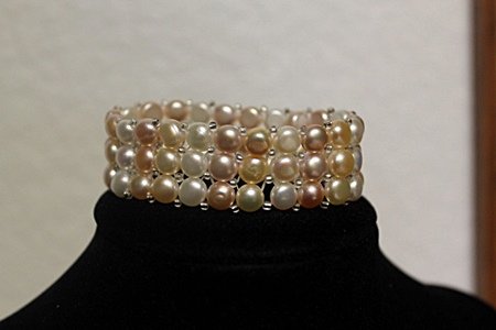 LADIES GORGEOUS BAROQUE PEARL BRACELET: LADIES GORGEOUS BAROQUE PEARL BRACELET, APPROX. 300 CTS