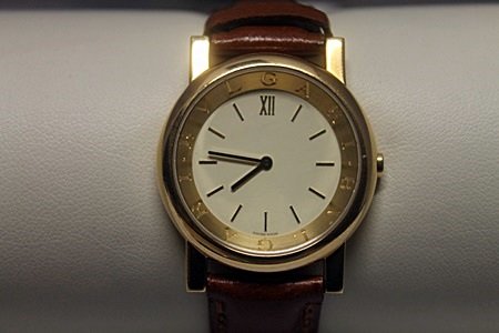 Stunning Unisex 18kt Gold BVLGARI Watch (11W): Stunning Unisex 18kt Gold BVLGARI Watch; gold approx. 1oz, brown leather.