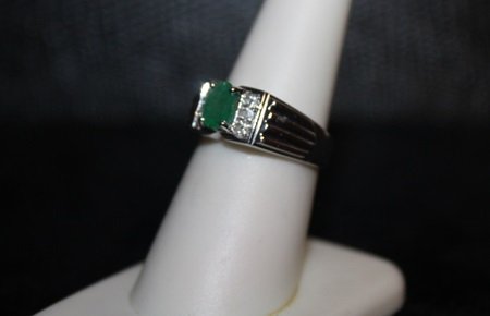 Beautiful Emerald & Diamond Ring. (295J): Beautiful Emerald & Diamond Ring. Emerald approx. 1ct and Diamond approx. .25ct VS1 Color G.