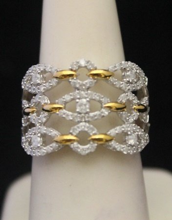 Beautiful Unisex Silver Ring with Infinity Design: Beautiful Unisex Silver Ring with Infinity Design Diamonds (98J) Diamonds twt approx. 1ct VS1 Colot G.