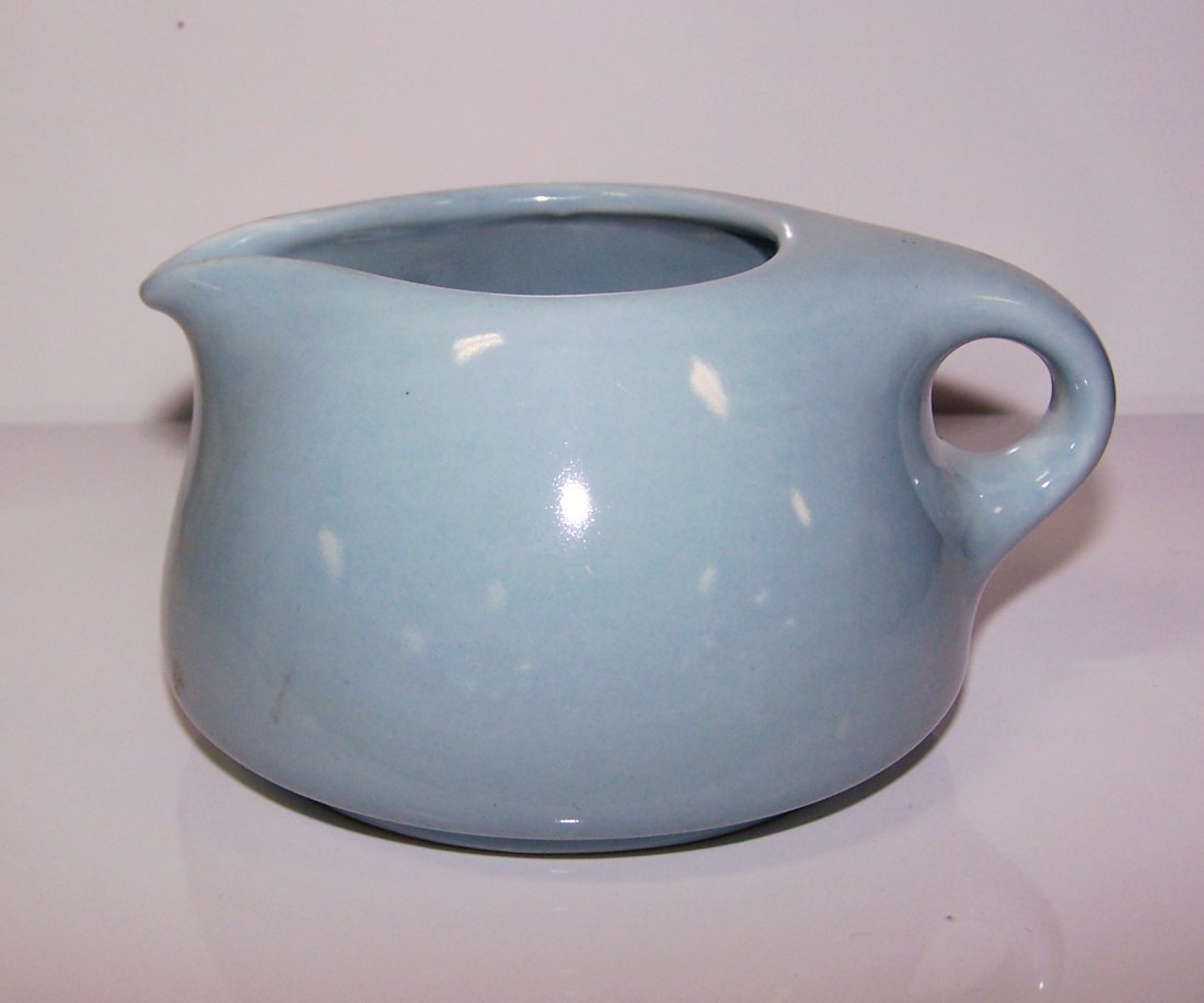 Iroquois by Russel Wright Creamer: This is a highly collectible piece of Iroquois casual china that was created by Russel Wright. This is the creamer in the much sought after blue color.