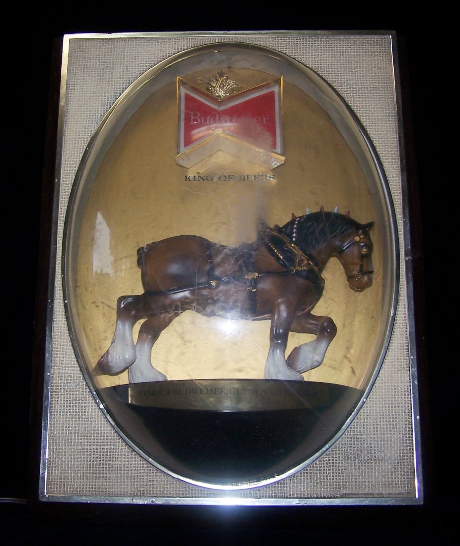 Vintage Budweiser Clydesdale Bubble Light: Rare Budweiser Clydesdale Bubble Light in working condition. 20" tall x 15" wide x 2-1/2" deep.