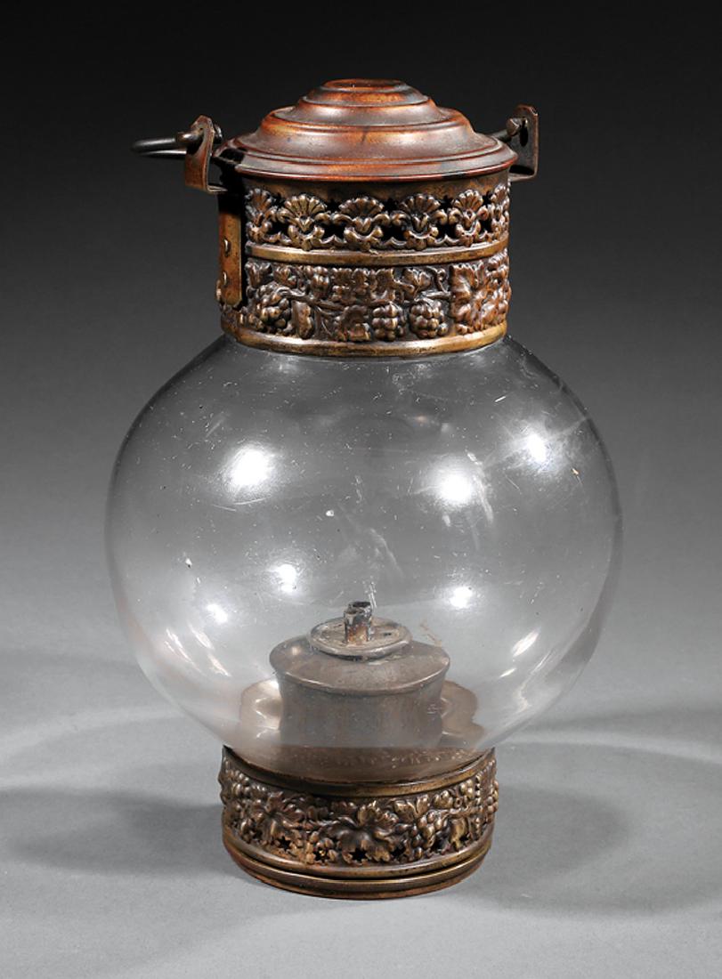 American Brass "Onion" Whale Oil Lantern: American Brass "Onion" Whale Oil Lantern, c. 1830, foliate mounts, h. 11 in., dia. 6 in. Provenance: The Service Collection, Estate of Grant A. Oakes, Warren, OH