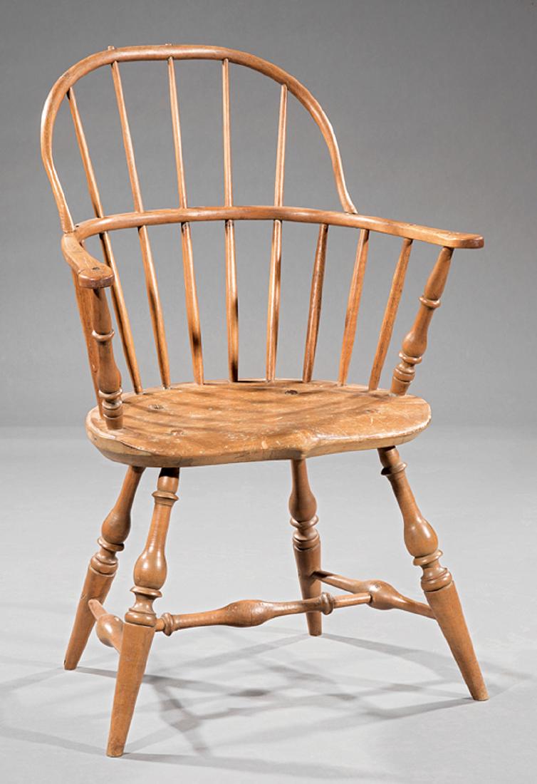 Federal Carved Maple Hoopback Windsor Chair: American Federal Carved Maple Hoopback Windsor Chair, 18th c., Connecticut, arched horseshoe spindled back, continuous arms, shaped plank seat, splayed turned legs, bulbous H stretcher, traces of old 