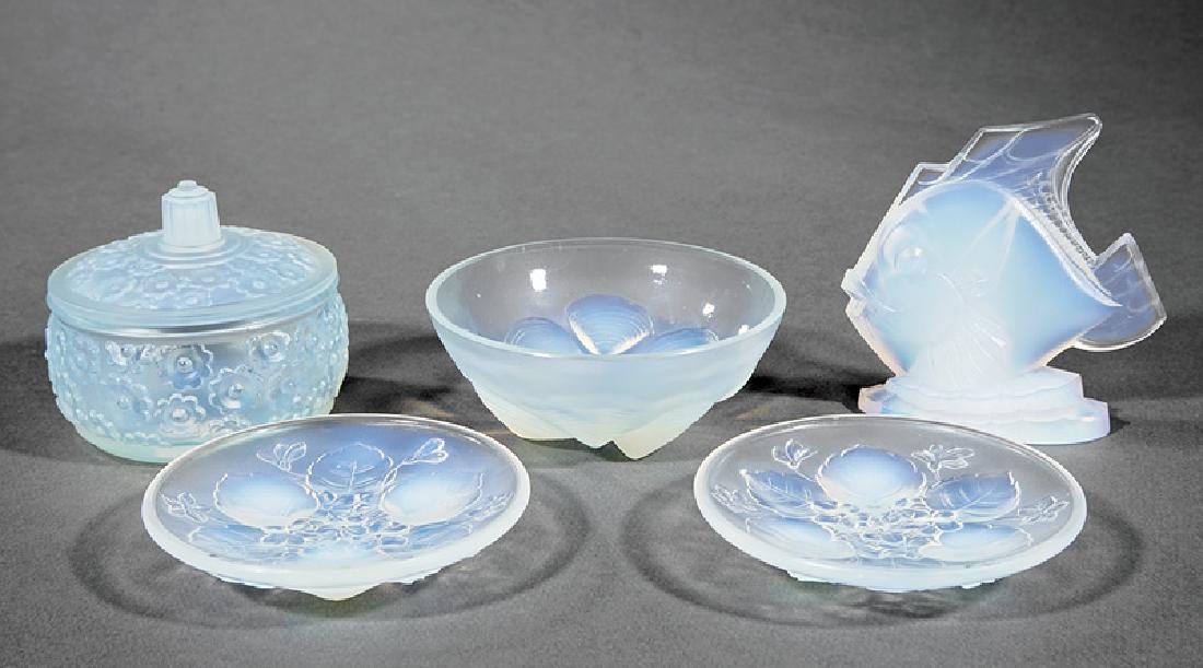 Collection of Sabino Opalescent Glass: Collection of Sabino Opalescent Glass, 20th c., raised marks, incl. covered bowl, h. 3 1/4 in., dia. 3 3/4 in.; bowl, h. 2 in., dia. 4 3/4 in.; pair of small dishes, dia. 4 3/8 in.; and fish, h. 4 in.