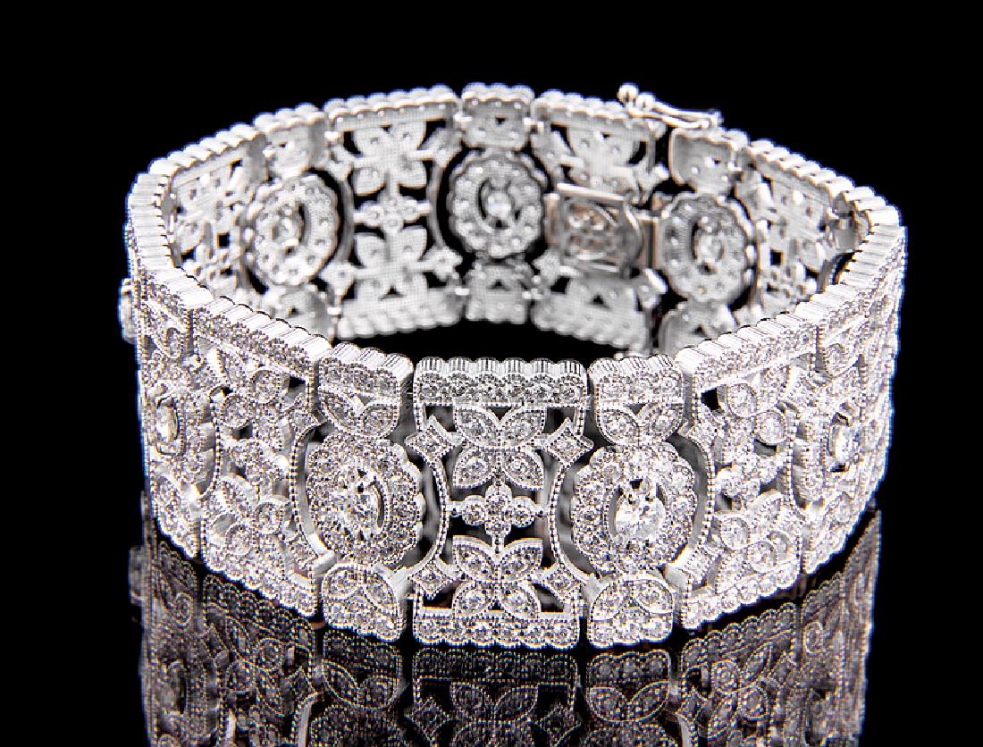 18 kt. White Gold and Diamond Bracelet: 18 kt. White Gold and Diamond Bracelet, diamonds totaling 9.68 cts., l. 7 in