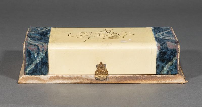 Antique Celluloid Vanity Set in Fitted Case (1 of 2)