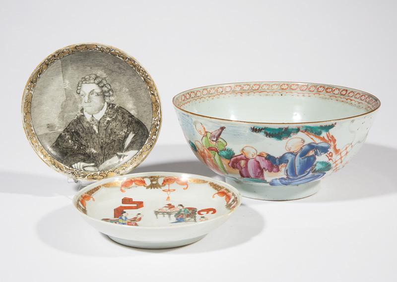 Chinese Export Porcelain Bowl & Saucers (1 of 8)