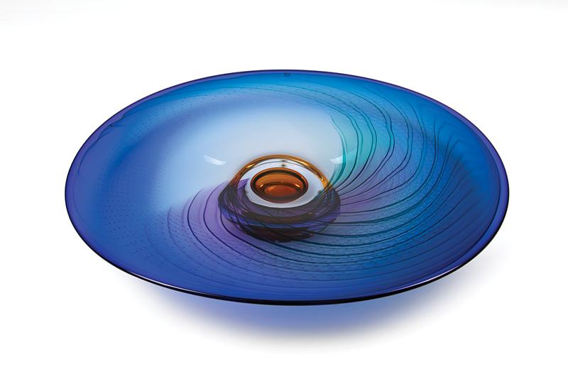 Göran Wärf Kosta Boda Glass Center Bowl: Göran Wärff (Swedish, b. 1933) for Kosta Boda Glass Center Bowl, etched "7235013 Kosta Boda Lim. ed. 100 GÖRAN WÄRFF", h. 3 1/8 in., l. 19 3/4 in., w. 13 1/8 in.; accompanied by a Certificate of L