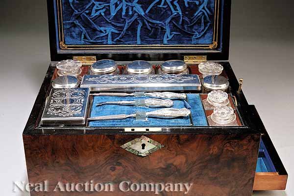 Abalone Inlaid Burl Walnut Necessaire de Toilette - 2