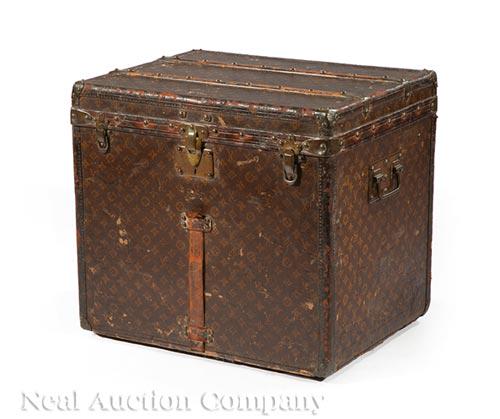 Louis Vuitton Trunk (1 of 9)