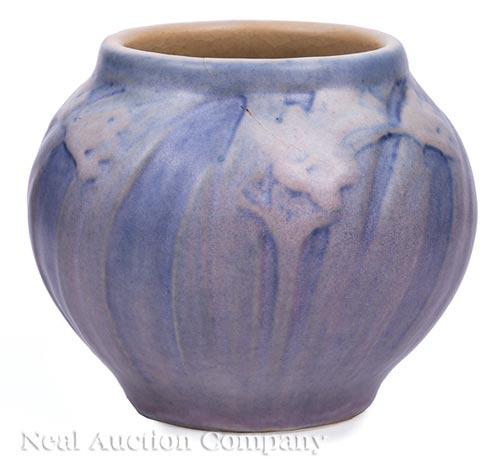 Newcomb College Art Pottery Vase (1 of 3)