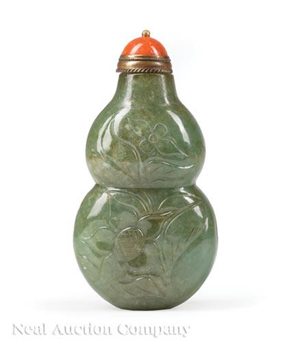 Chinese Green Jade Double-Gourd Form Snuff Bottle (1 of 1)