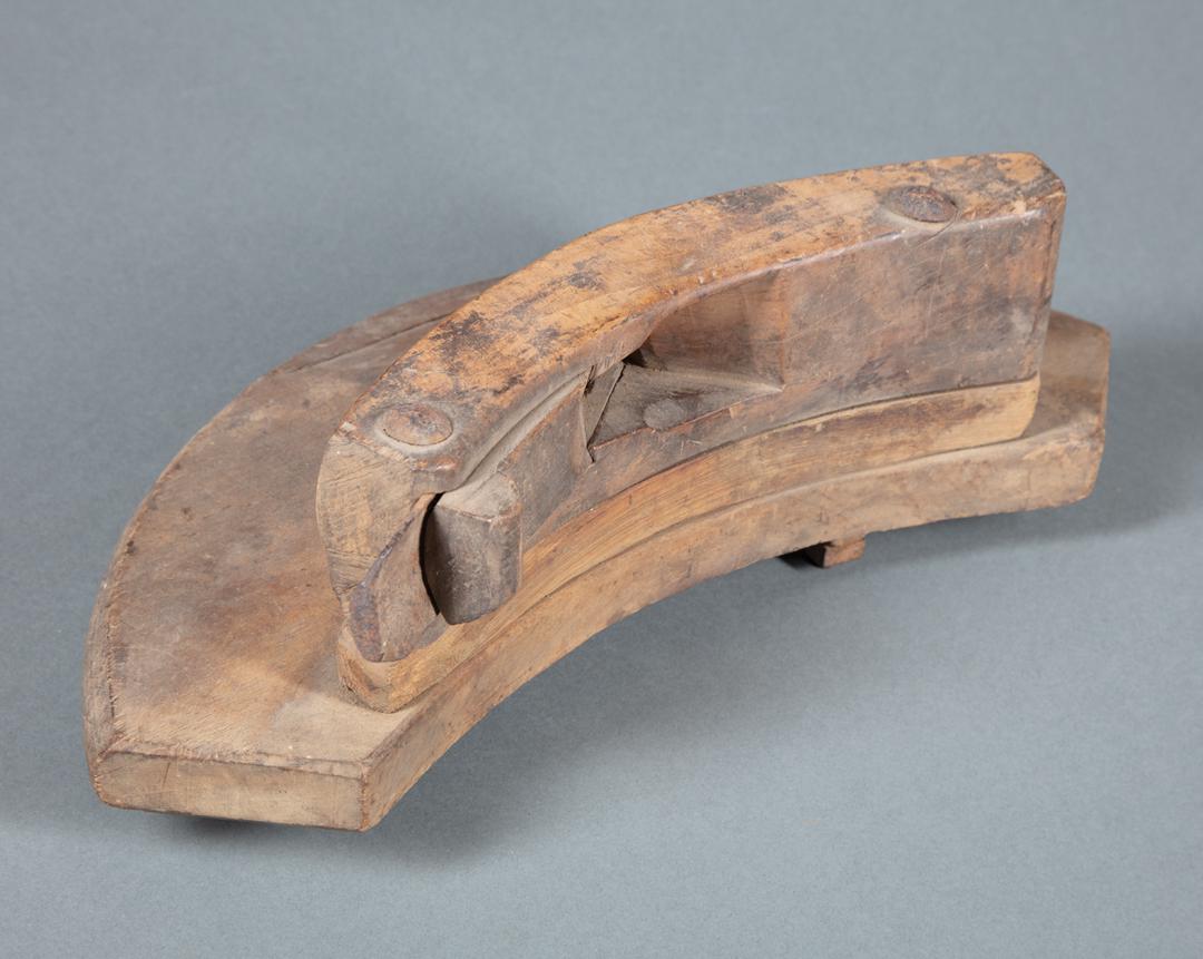 Antique Cooper: Antique Cooper's Howell Plane , 19th c., h. 7 in., w. 15 in., d. 5 in Provenance: Property deaccessioned from the Louisiana State Museum, proceeds to be used for new acquisitions or the direct care of