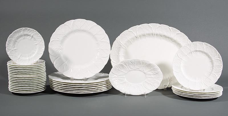 Coalport "Countryware" Bone China Dinner Service: Coalport "Countryware" Bone China Dinner Service , incl. 8 dinner plates, dia. 10 3/4 in.; 6 salad plates, dia. 8 1/8 in.; 18 bread and butter plates, dia. 6 1/8 in, 1 saucer; platter, l. 15 1/2 in.;
