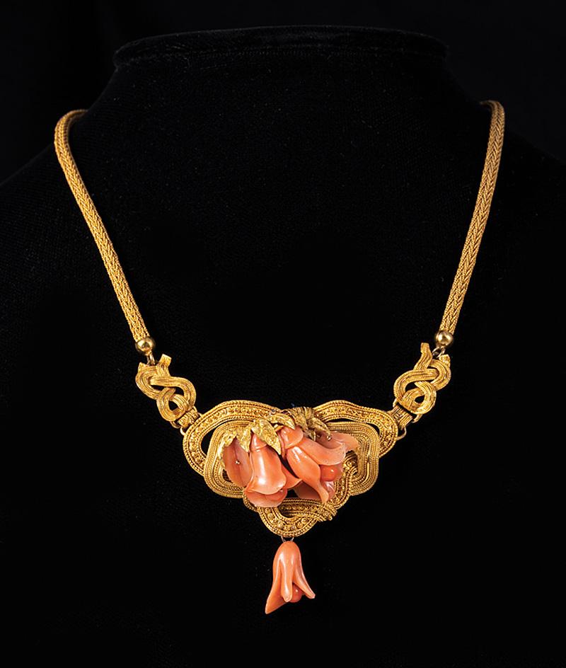 Parure of Yellow Gold and Angelskin Coral Jewelry (1 of 3)