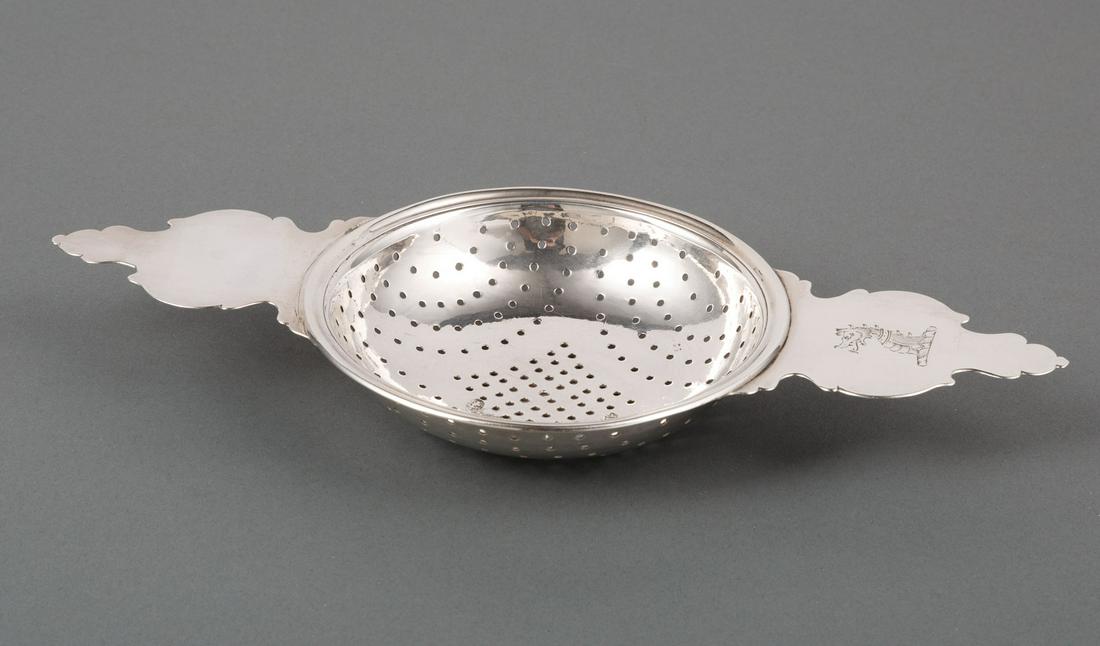 thomas Isaacs Sterling Silver Lemon Strainer (1 of 4)