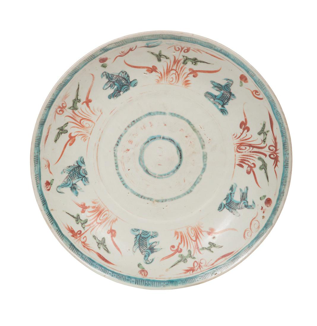 Chinese Swatow or Zhangzhou Porcelain Charger (1 of 3)