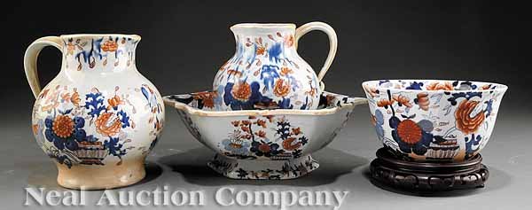 Four Mason's Ironstone "Imari" Motif Table Articl: Four Mason's Ironstone "Imari" Motif Table Articles, c. 1820-1840, comprising a hexagonal bowl, impressed and stamped, diameter 12 1/8 in.; two pitchers, stamped, height 7 1/2 in. and 8 in.; and a bow