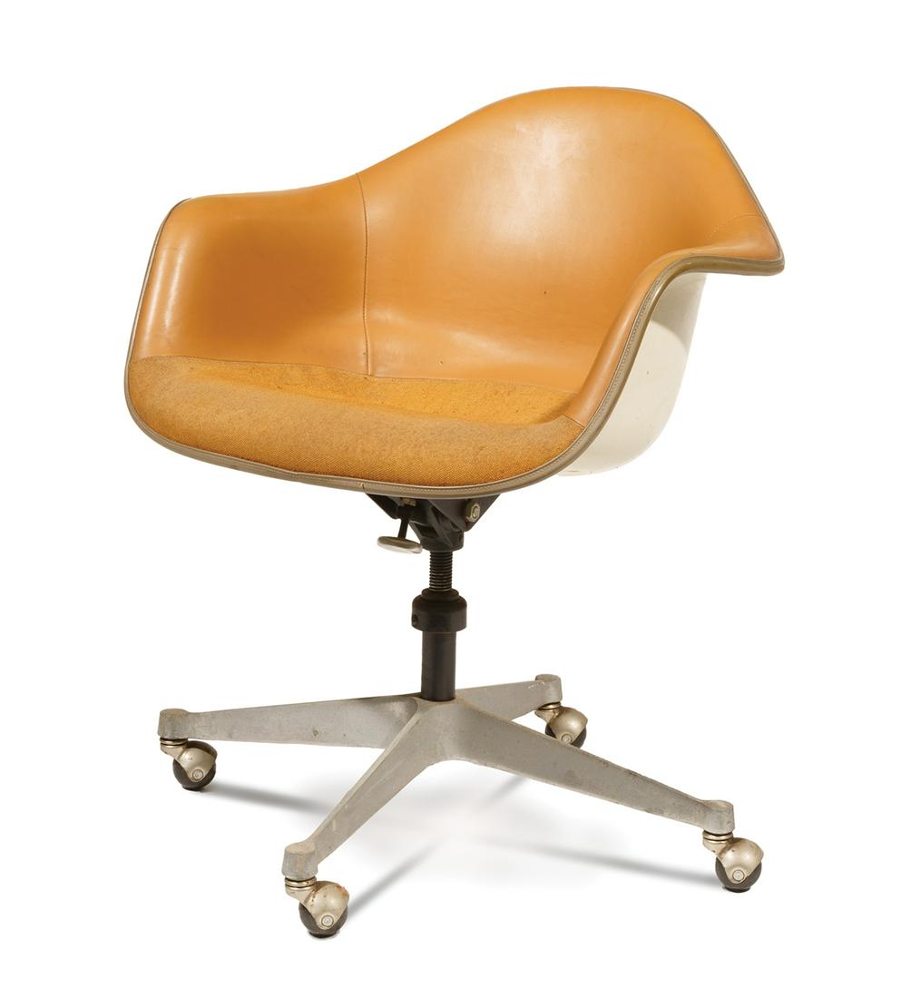 Charles & Ray Eames Fiberglass  Swivle Armchair (1 of 2)