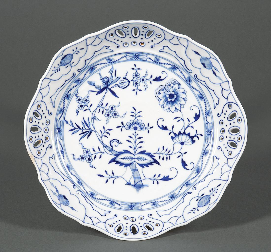 Meissen Porcelain Platter: Meissen "Blue Onion/Blau Zwiebelmuster" Porcelain Platter, early 20th c., marked, pierced scalloped rim, h. 2 1/4 in., dia. 10 3/4 in