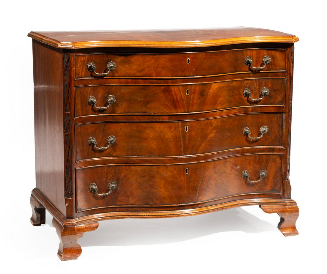 hippendale-Style Mahogany Serpentine Chest (1 of 4)