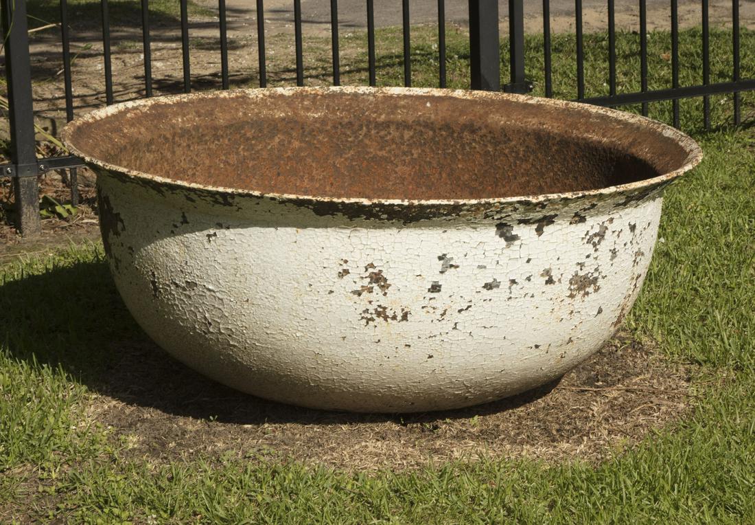 Large Louisiana Cast Iron Sugar Kettle (1 of 1)