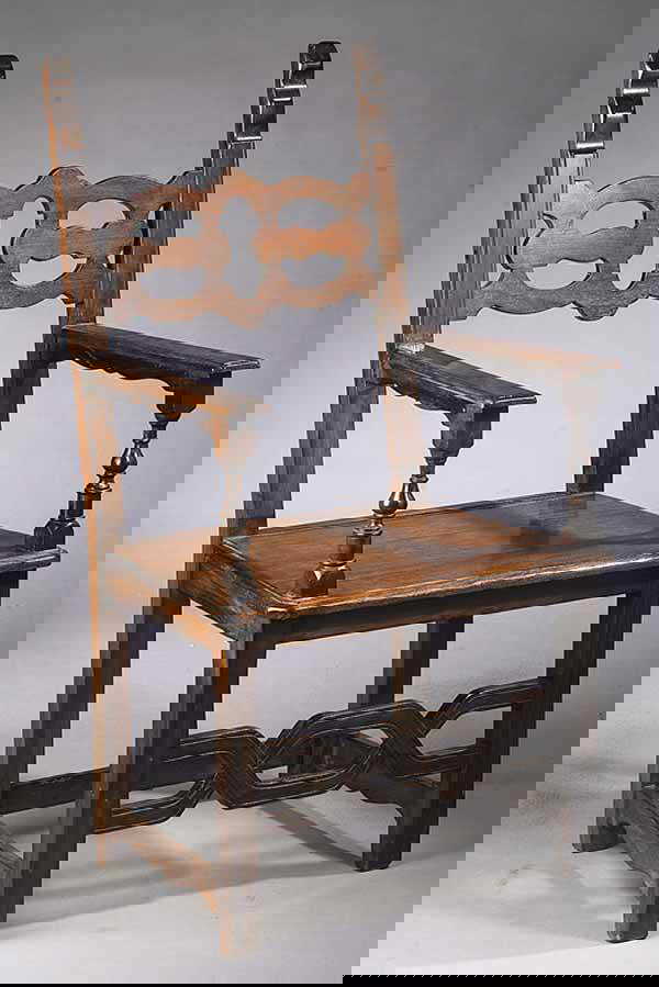 0731 An Antique English Walnut Chair