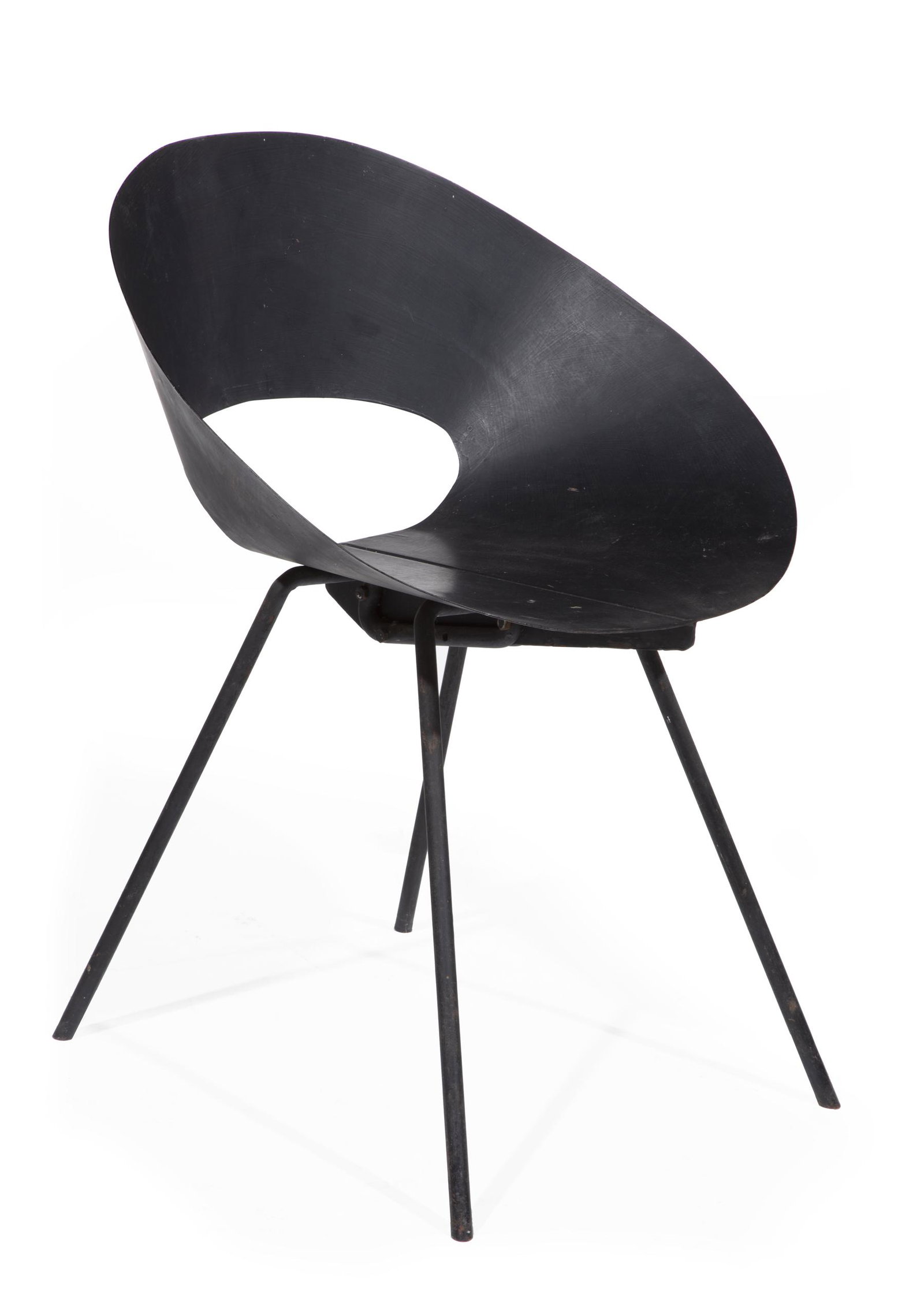 Donald Knorr for Knoll 132U Chair: Donald Knorr for Knoll 132U Chair, designed 1948, enameled steel, h. 28 1/2 in., w. 22 in., d. 20 1/2 in.
