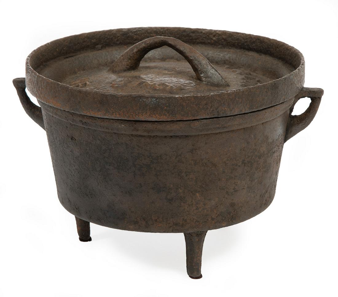 Antique New Orleans Cast Iron Pot (1 of 2)
