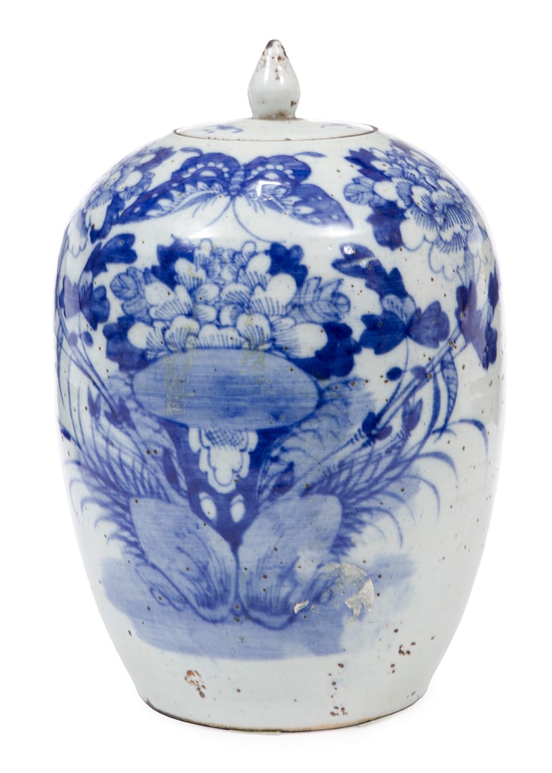 Chinese Porcelain Covered Ginger Jar (1 of 2)